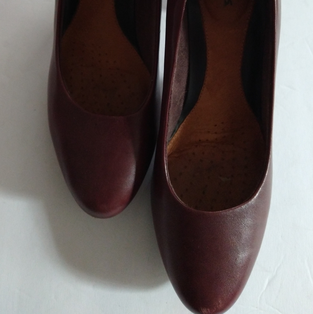 Clarks Hells Size 7.5